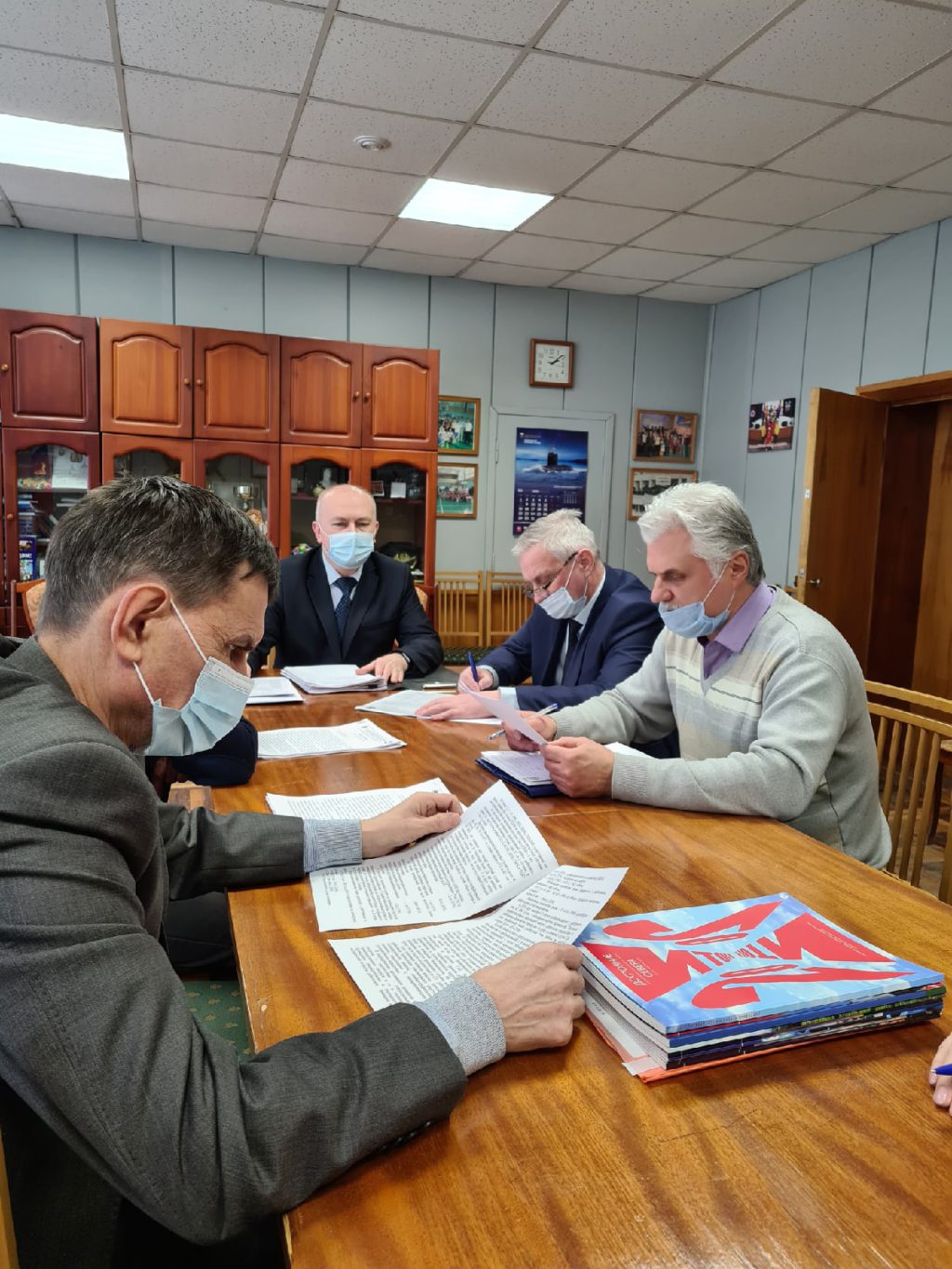 Председатель профкома "Звездочки" Алексей Кукушкин ведет президиум по охране труда
